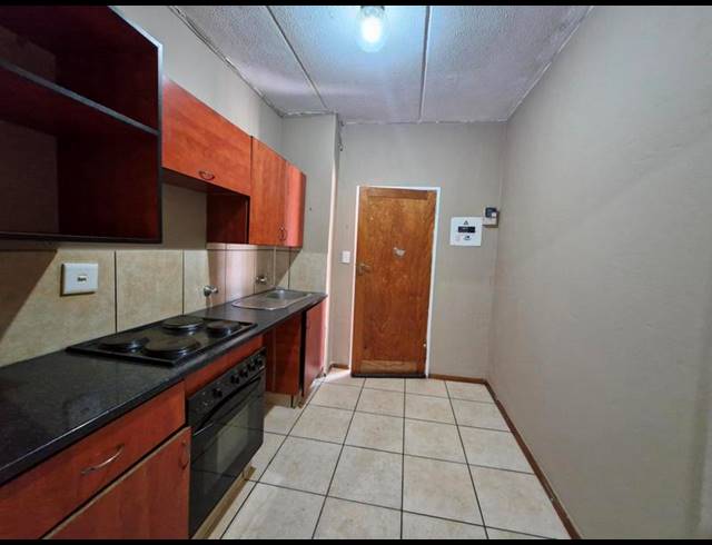 2 BEDROOM APARTMENT FOR SALE IN KEMPTON PARK CENTRAL